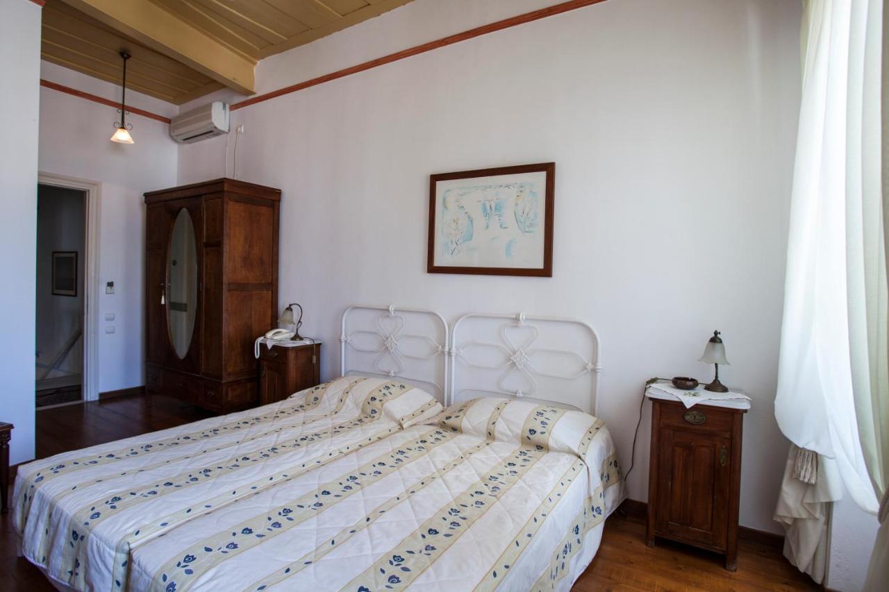 Nostos Guesthouse Kythira Town ภายนอก รูปภาพ