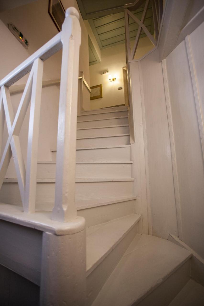 Nostos Guesthouse Kythira Town ภายนอก รูปภาพ